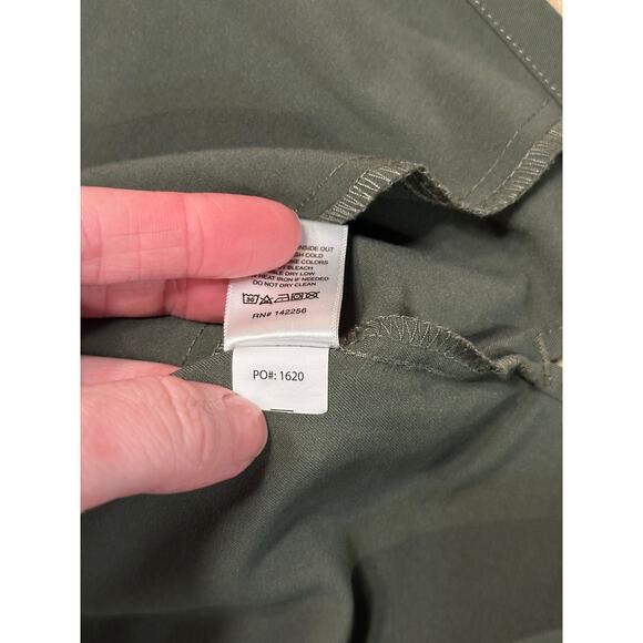 Figs Casma Three-Pocket Scrub Top MOSS Medium - Picture 4 of 5